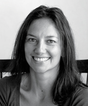 Robyn Waynee headshot