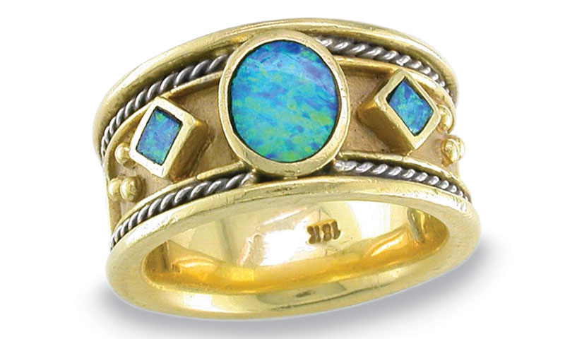 Calla Gold ring with opal