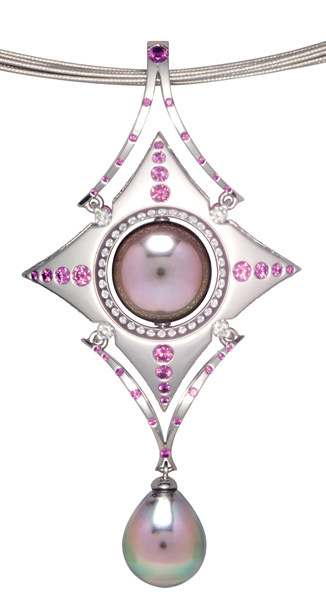 Pendant by Robin Waynee, rear view