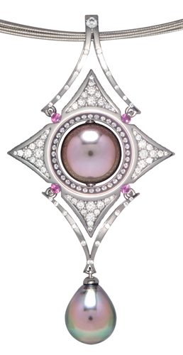 Pendant by Robin Waynee