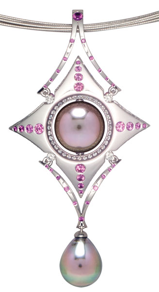 Pendant by Robin Waynee