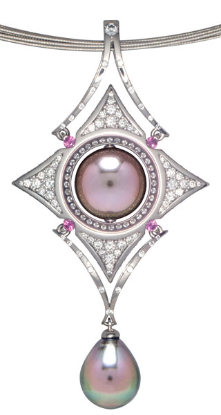 Pendant by Robin Waynee